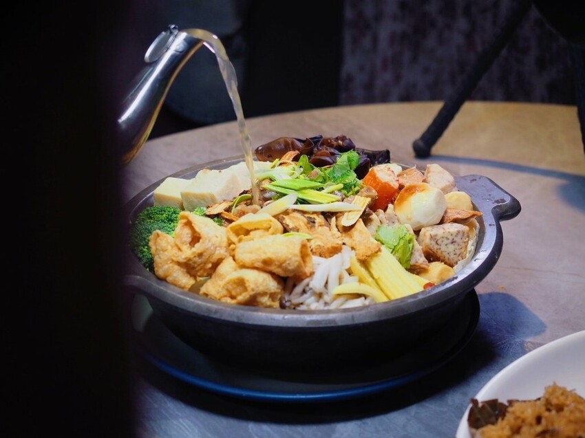 2025新北新店年菜推薦！宸軒園圍爐外帶首選，港式圍爐料理超澎派。