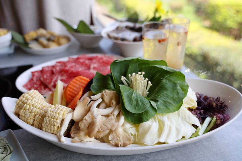 新北市新莊區22:02火鍋。樂活 新莊森林系景觀火鍋 當日壽星送等歲肉片