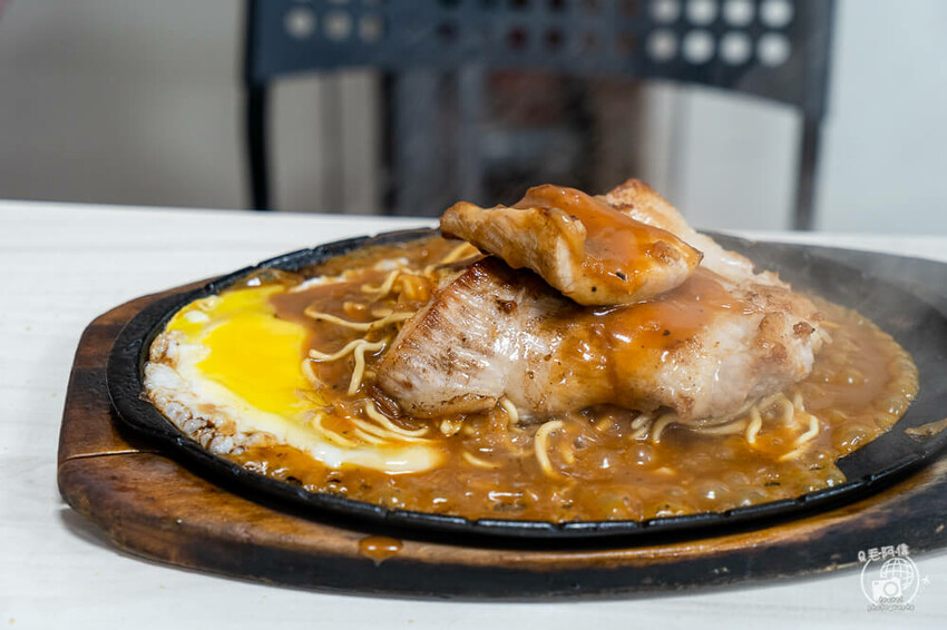 台中市沙鹿區(原沙鹿市場)來來牛排 | 台中海線美食推薦!在地40年老店從攤販賣到開店面~