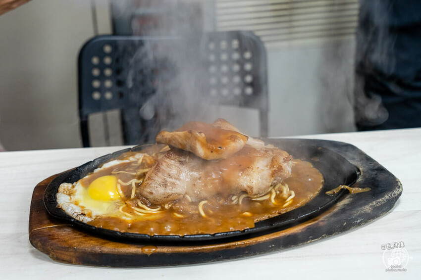 台中市沙鹿區(原沙鹿市場)來來牛排 | 台中海線美食推薦!在地40年老店從攤販賣到開店面~