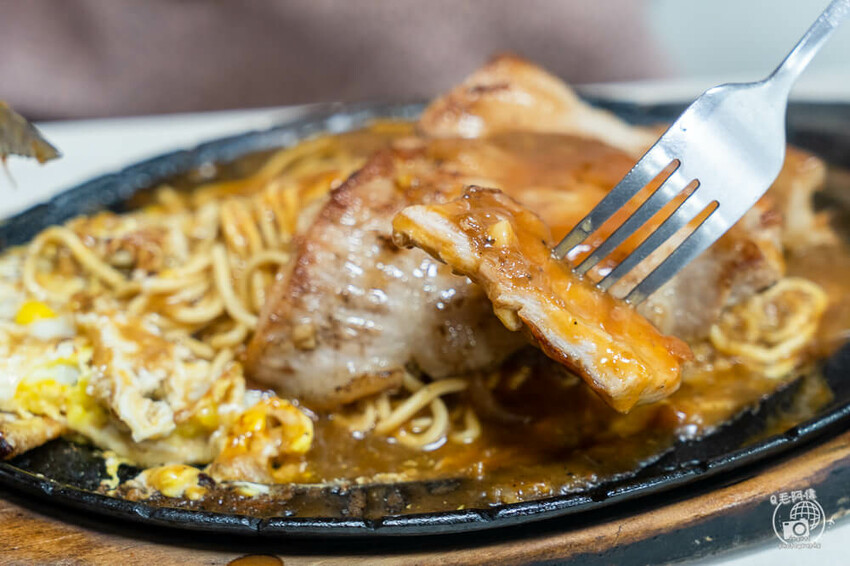 台中市沙鹿區(原沙鹿市場)來來牛排 | 台中海線美食推薦!在地40年老店從攤販賣到開店面~