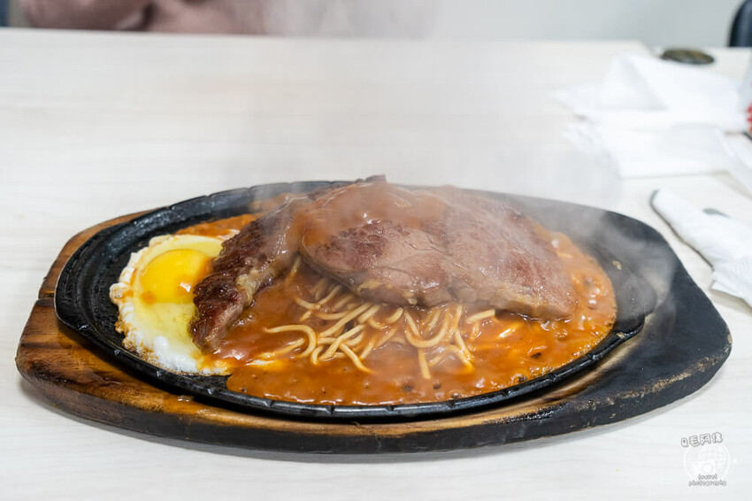 台中市沙鹿區(原沙鹿市場)來來牛排 | 台中海線美食推薦!在地40年老店從攤販賣到開店面~