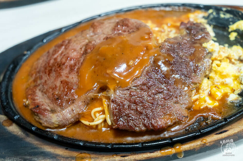 台中市沙鹿區(原沙鹿市場)來來牛排 | 台中海線美食推薦!在地40年老店從攤販賣到開店面~