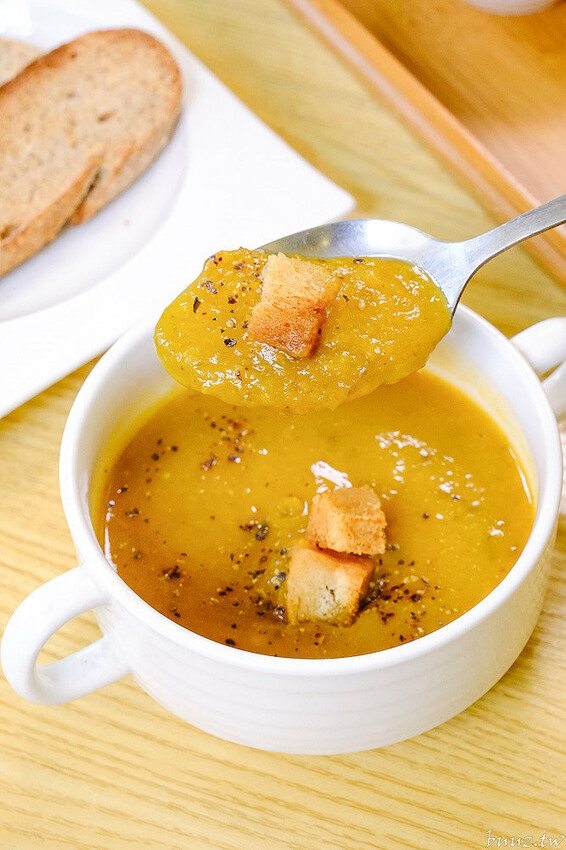 超隱密歐風咖啡館秘境，Lycka幸福手沖咖啡館全預約制靜謐氛圍，享用貝果早午餐、脆皮豬排配手沖咖啡！