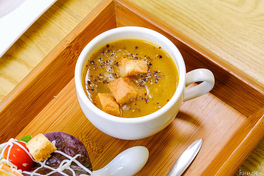 超隱密歐風咖啡館秘境，Lycka幸福手沖咖啡館全預約制靜謐氛圍，享用貝果早午餐、脆皮豬排配手沖咖啡！