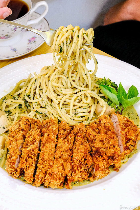 超隱密歐風咖啡館秘境，Lycka幸福手沖咖啡館全預約制靜謐氛圍，享用貝果早午餐、脆皮豬排配手沖咖啡！