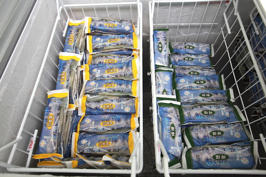 高雄市鳳山區吃。高雄市｜鳳山區。「台電大林電廠冰棒-鳳山分店」蝦咪!!!!台電大林枝仔冰花100元有8支，熱爆了網路爆紅