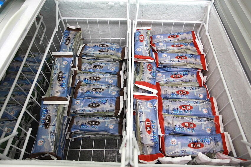 高雄市鳳山區吃。高雄市｜鳳山區。「台電大林電廠冰棒-鳳山分店」蝦咪!!!!台電大林枝仔冰花100元有8支，熱爆了網路爆紅