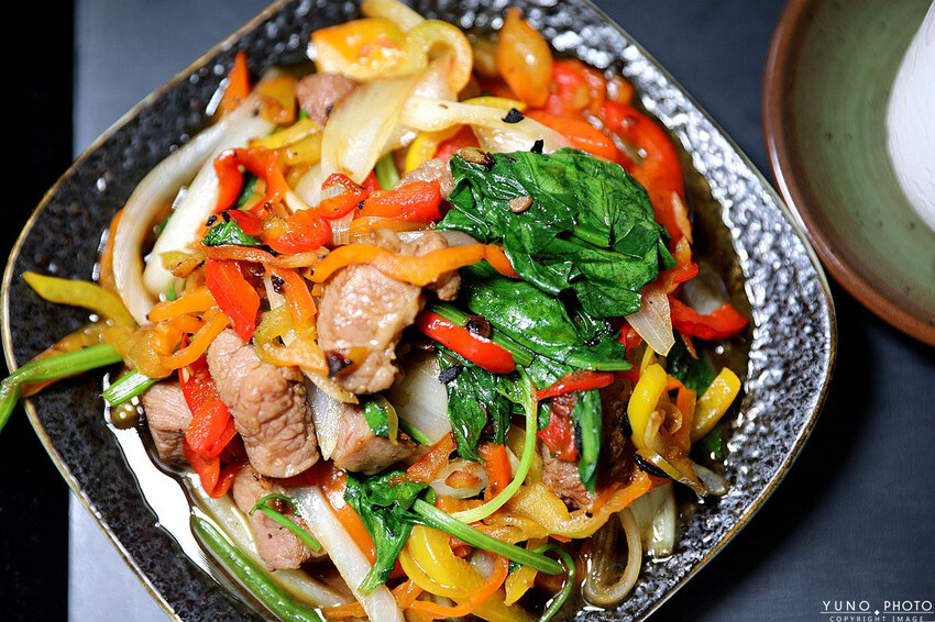 台中市南區用心製作的美味飯盒!激推人氣海陸雙拼 內用熱湯、飲料無限續