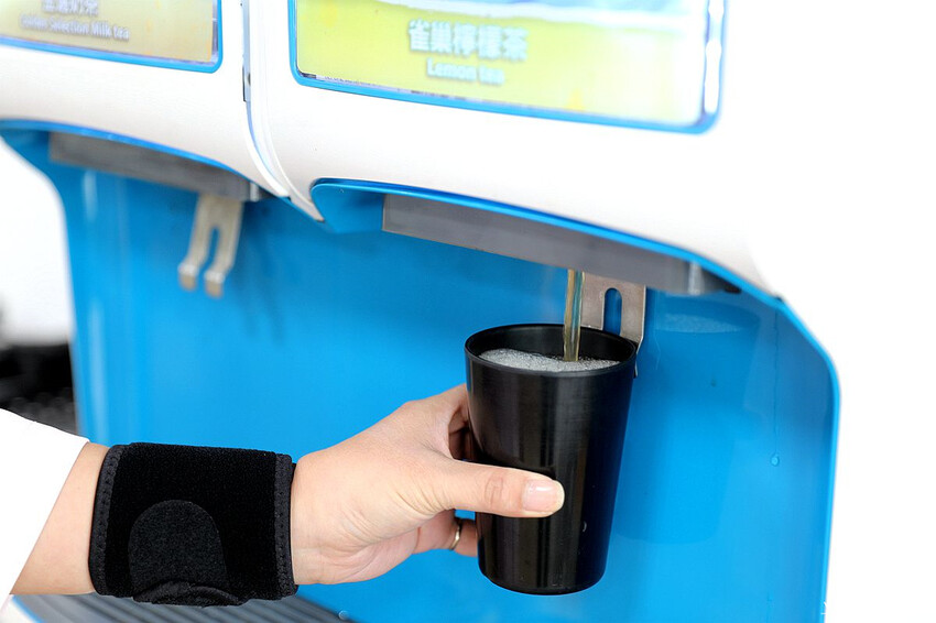 台中市南區用心製作的美味飯盒!激推人氣海陸雙拼 內用熱湯、飲料無限續