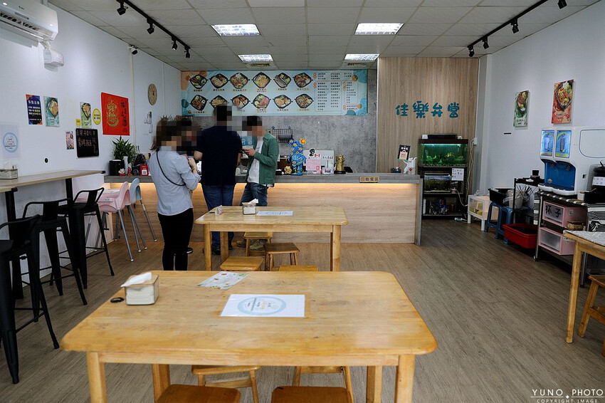 台中市南區用心製作的美味飯盒!激推人氣海陸雙拼 內用熱湯、飲料無限續