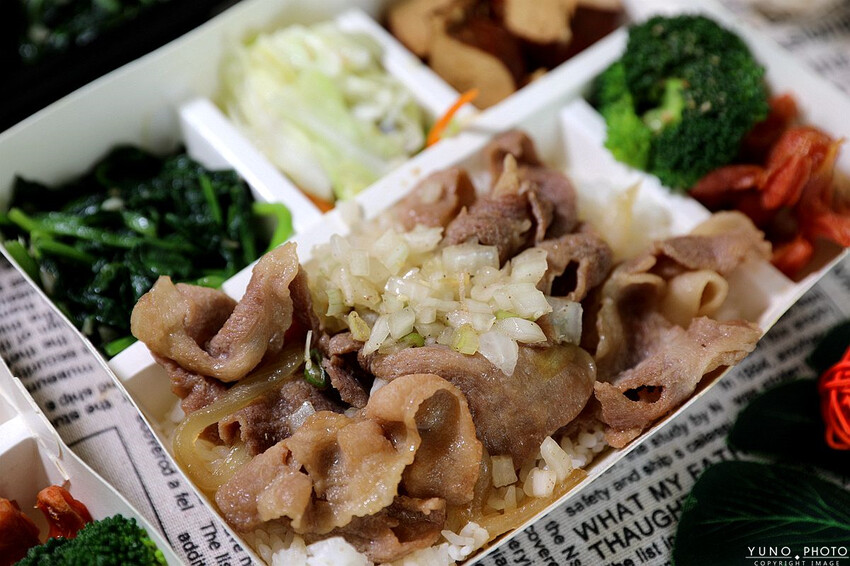 台中市南區用心製作的美味飯盒!激推人氣海陸雙拼 內用熱湯、飲料無限續