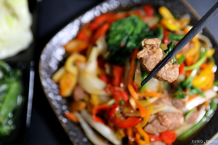 台中市南區用心製作的美味飯盒!激推人氣海陸雙拼 內用熱湯、飲料無限續