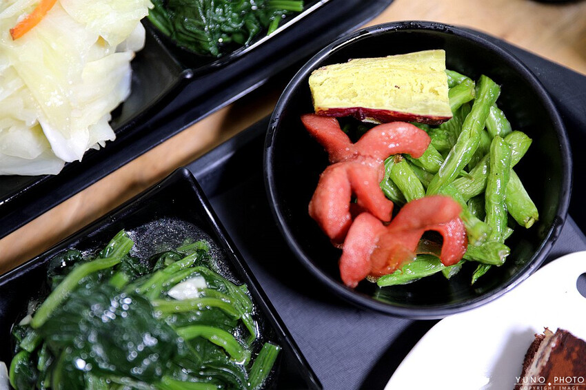 台中市南區用心製作的美味飯盒!激推人氣海陸雙拼 內用熱湯、飲料無限續