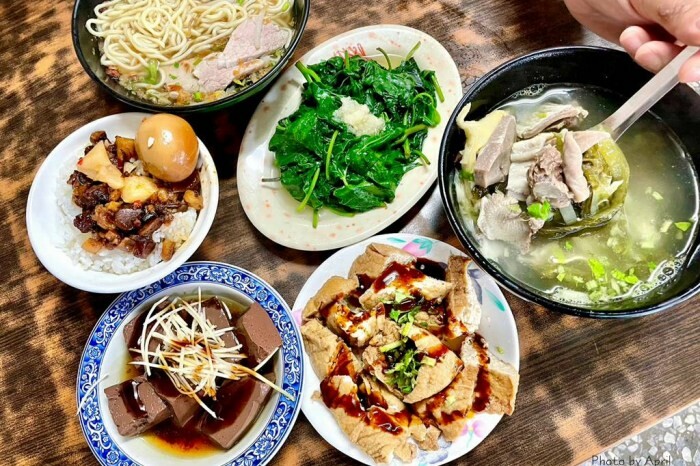 台中市東區台中飯糰推薦-精緻飯糰，他們家的飯糰竟然可以自選6種料！還有好多蔬菜選擇