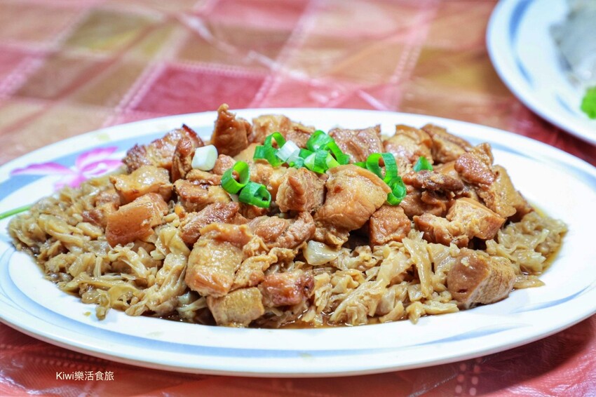 嘉義縣梅山鄉嘉義瑞里美食幼葉林餐廳｜預約制合菜紫藤花季必訪～166線道老字號餐廳