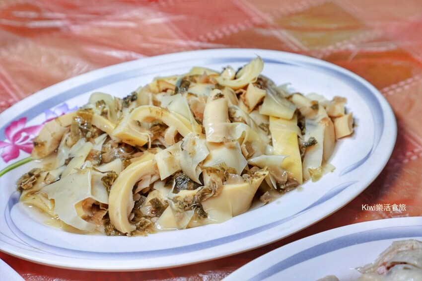 嘉義縣梅山鄉嘉義瑞里美食幼葉林餐廳｜預約制合菜紫藤花季必訪～166線道老字號餐廳