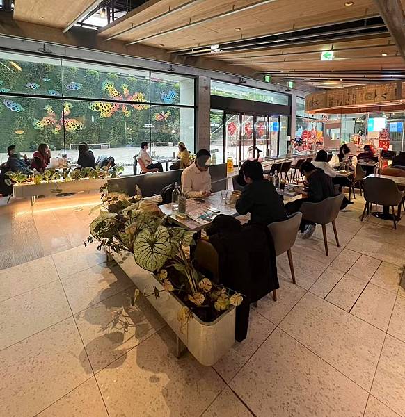 「台北美食」大巨蛋聚餐推薦 成真咖啡 誠品松菸「信義區咖啡廳