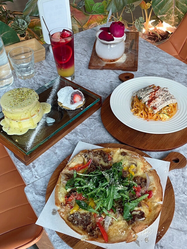 台北市信義區#我來開箱 🍓🫘成真咖啡松菸誠品店 ｜開心果草莓大福