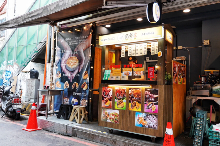 中原夜市新開幕！餡餅堅持現桿現包，皮薄餡都快炸出來，內餡好強是一道主菜