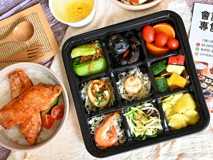 台中市南屯區台中會議便當推薦,豪華九宮格便當,菜色豐富,四月優惠加10元多兩樣配菜