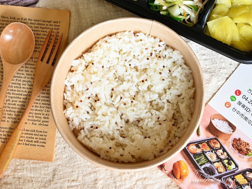 台中市南屯區台中會議便當推薦,豪華九宮格便當,菜色豐富,四月優惠加10元多兩樣配菜