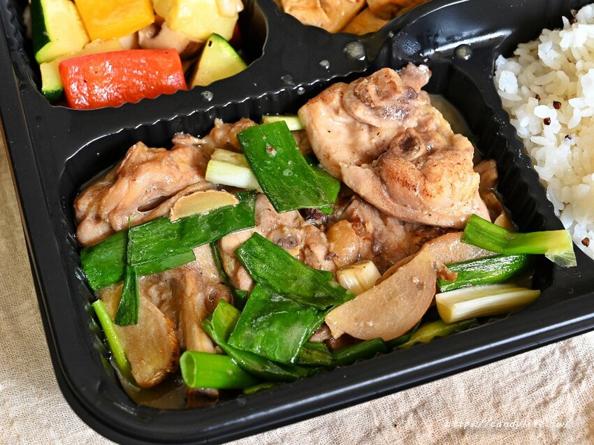 台中市南屯區台中會議便當推薦,豪華九宮格便當,菜色豐富,四月優惠加10元多兩樣配菜