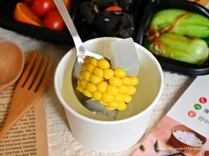 台中市南屯區台中會議便當推薦,豪華九宮格便當,菜色豐富,四月優惠加10元多兩樣配菜