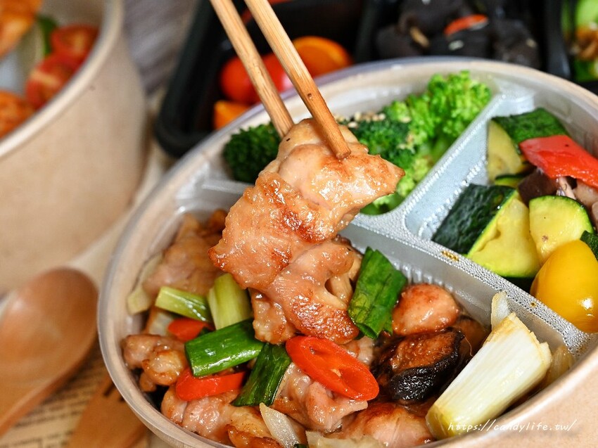 台中市南屯區台中會議便當推薦,豪華九宮格便當,菜色豐富,四月優惠加10元多兩樣配菜