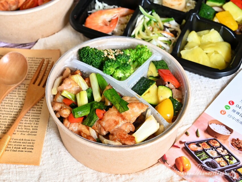 台中市南屯區台中會議便當推薦,豪華九宮格便當,菜色豐富,四月優惠加10元多兩樣配菜