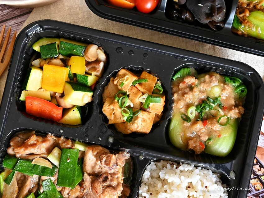 台中市南屯區台中會議便當推薦,豪華九宮格便當,菜色豐富,四月優惠加10元多兩樣配菜