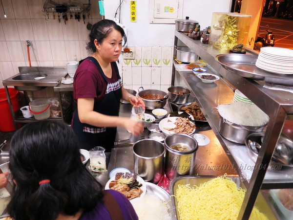 月娥鴨肉：月娥鴨肉    ..晚來就呷嘸!!