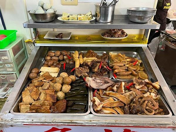 (安平美食)劉家意麵~滷味一大盤一百元!超好吃乾意麵彈牙濕潤