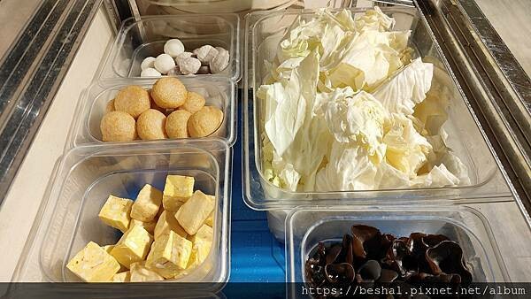 新莊輔仁大學麻入口邀你99元挑戰疊疊樂吃到經典麻辣五品還有飲