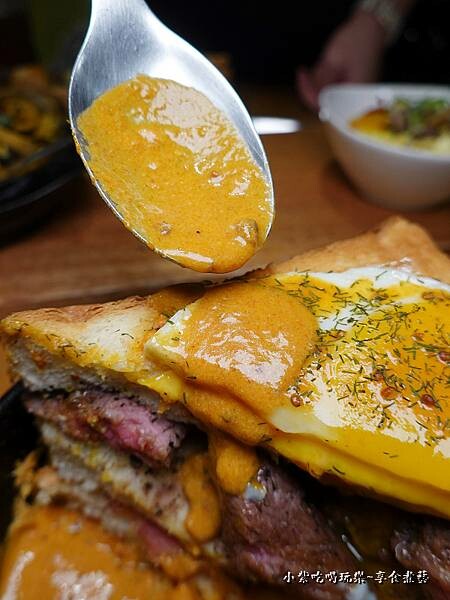 葡式波爾圖大早餐淋醬吃-左巴好室好事.jpg