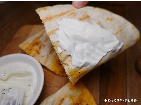 卡莎蒂雅臘腸脆餅-左巴好室好事 (1).jpg