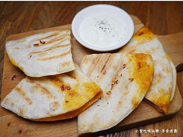 卡莎蒂雅臘腸脆餅-左巴好室好事 (2).jpg