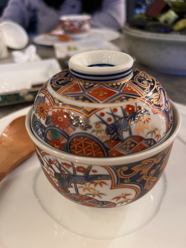 桃園市桃園區【桃園日式】價格親民的無菜單料理來桃園區囉!【宗初食堂桃園店】新鮮龍蝦搭上松露高湯吃了就想比個讚