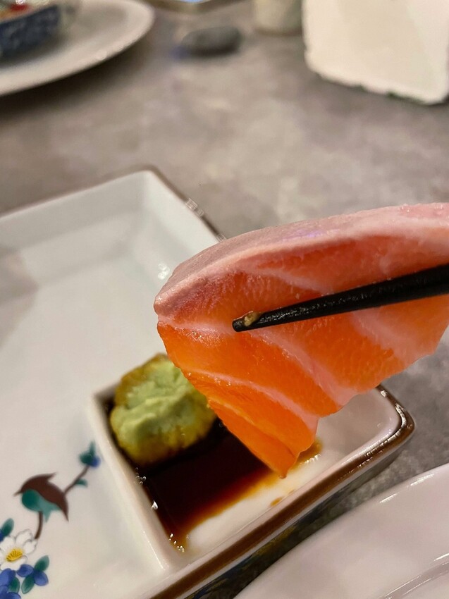 桃園市桃園區【桃園日式】價格親民的無菜單料理來桃園區囉!【宗初食堂桃園店】新鮮龍蝦搭上松露高湯吃了就想比個讚