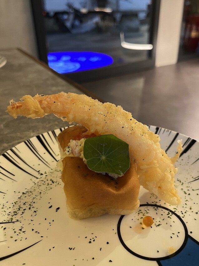 桃園市桃園區【桃園日式】價格親民的無菜單料理來桃園區囉!【宗初食堂桃園店】新鮮龍蝦搭上松露高湯吃了就想比個讚