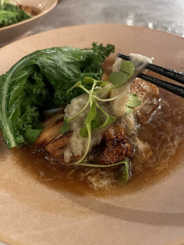 桃園市桃園區【桃園日式】價格親民的無菜單料理來桃園區囉!【宗初食堂桃園店】新鮮龍蝦搭上松露高湯吃了就想比個讚