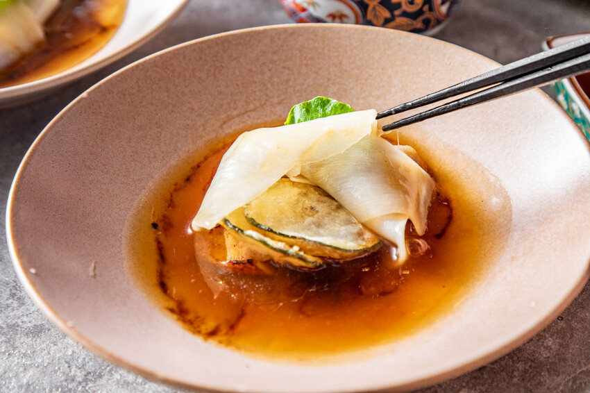 桃園市桃園區宗初食堂日式無菜單料理桃園店|最強日式無菜單料理強勢插旗桃園!活龍蝦、鮑魚等頂級食材十道無菜單料理只