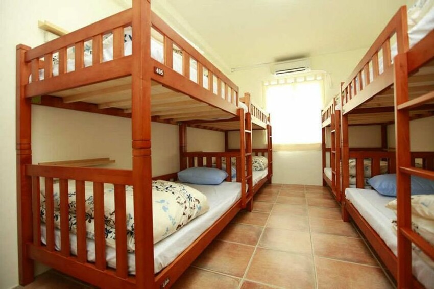 背包41青年旅館-高雄館-8人男性背包客房-1