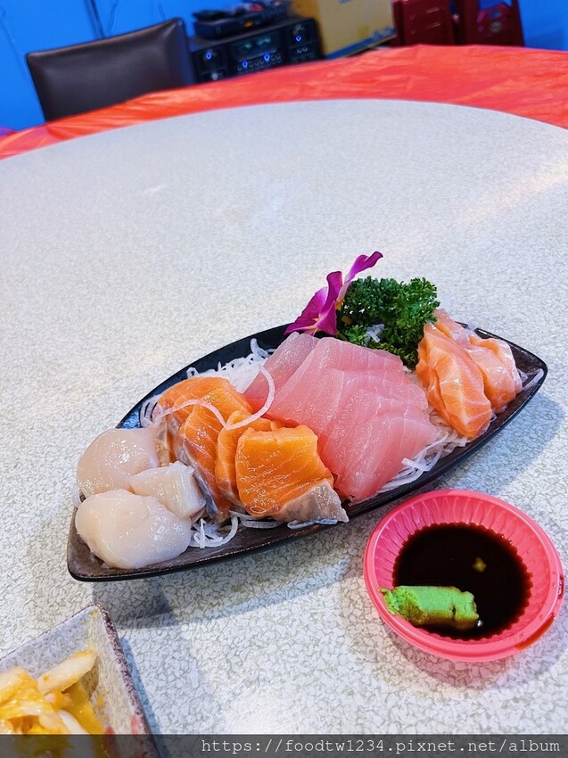 基隆市中正區[台北海鮮]基隆中正區「阿慧活海鮮 」樣樣都美味超大份量給好給滿/超爆多料海鮮炒麵/不輸給餐廳得美味/調味