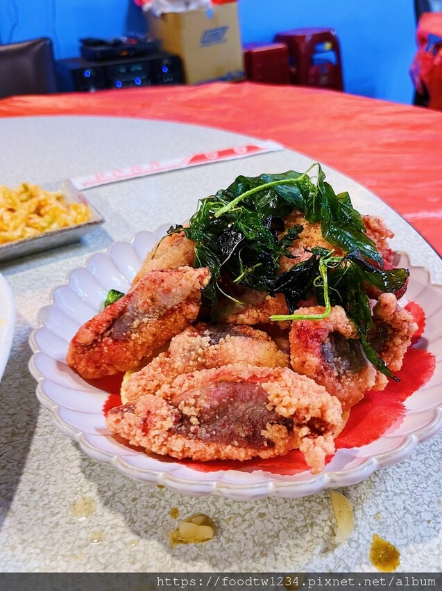 基隆市中正區[台北海鮮]基隆中正區「阿慧活海鮮 」樣樣都美味超大份量給好給滿/超爆多料海鮮炒麵/不輸給餐廳得美味/調味