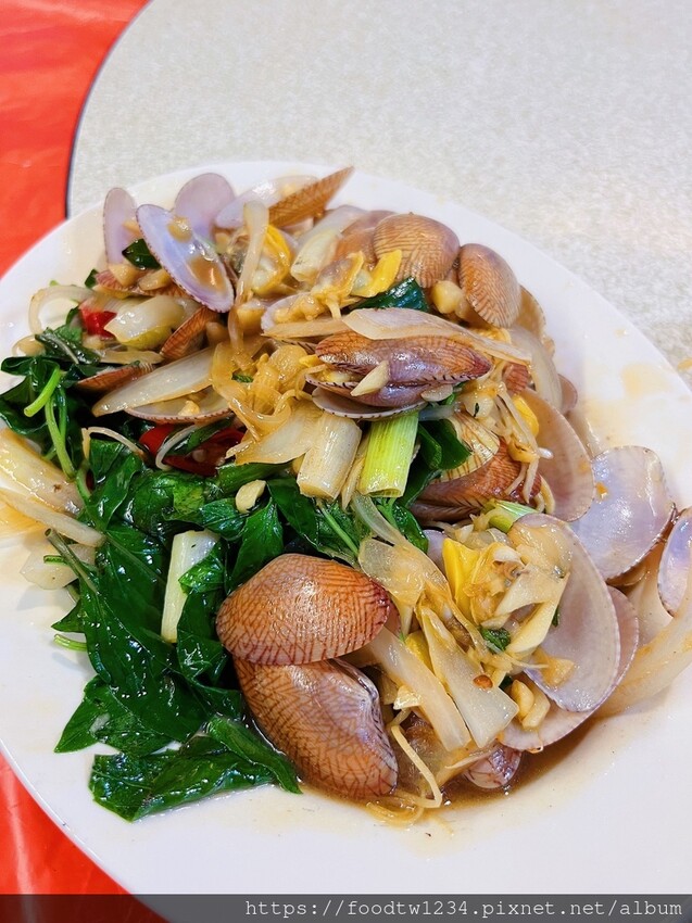 基隆市中正區[台北海鮮]基隆中正區「阿慧活海鮮 」樣樣都美味超大份量給好給滿/超爆多料海鮮炒麵/不輸給餐廳得美味/調味