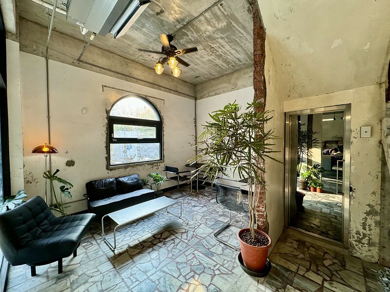 桃園市桃園區桃園咖啡館｜荒 yermo．野陌工作室的「廢墟」獨特魅力。（桃園新店）