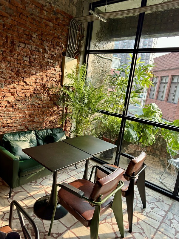 桃園市桃園區桃園咖啡館｜荒 yermo．野陌工作室的「廢墟」獨特魅力。（桃園新店）