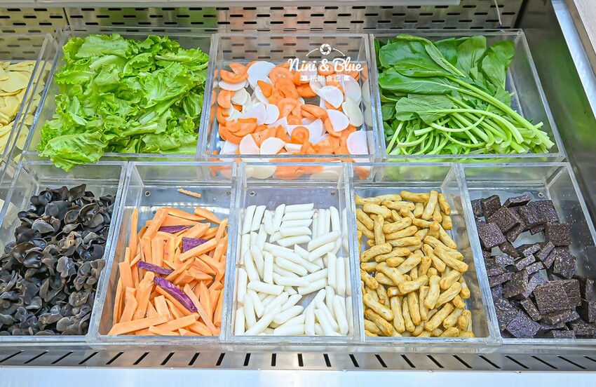 台中火鍋吃到飽,平日午餐358元起就有肉肉吃到飽,鬥牛士二鍋台中 @Nini and Blue 玩樂食記