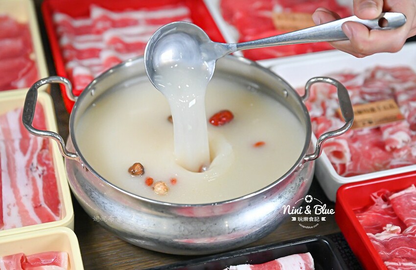 台中火鍋吃到飽,平日午餐358元起就有肉肉吃到飽,鬥牛士二鍋台中 @Nini and Blue 玩樂食記